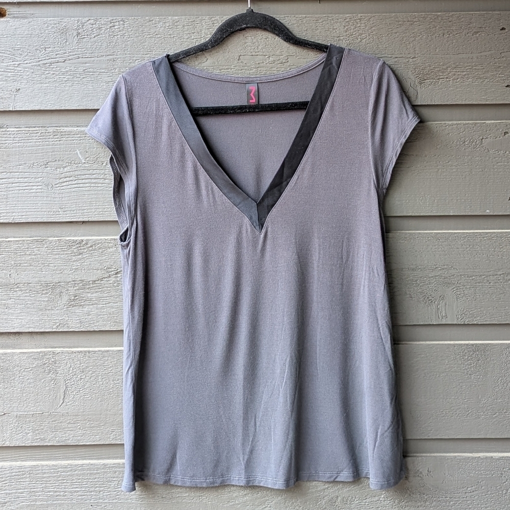 Maidenform Deep Plunge Short Sleeve Tee Gray Black Satin Medium Stretchy